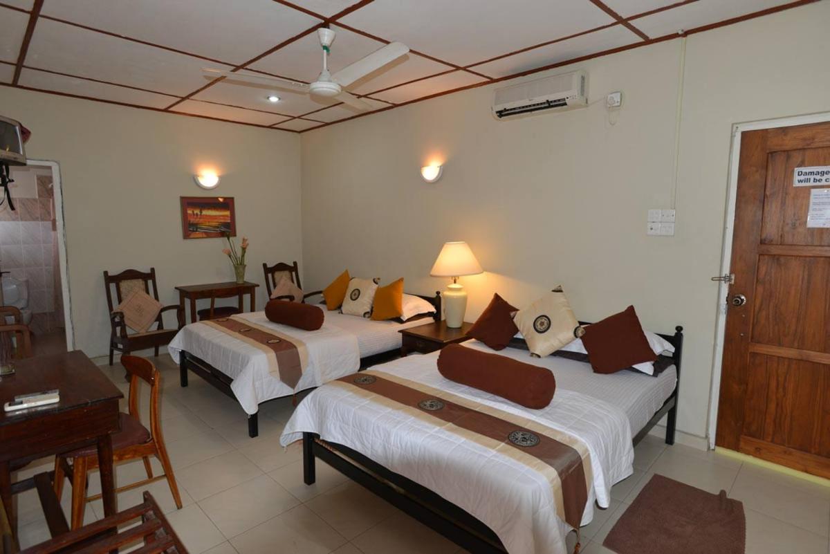 Ranveli Beach Hotel Dehiwala-Mount Lavinia Zewnętrze zdjęcie