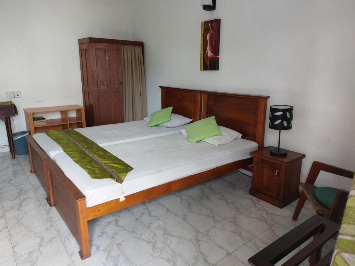 Ranveli Beach Hotel Dehiwala-Mount Lavinia Zewnętrze zdjęcie