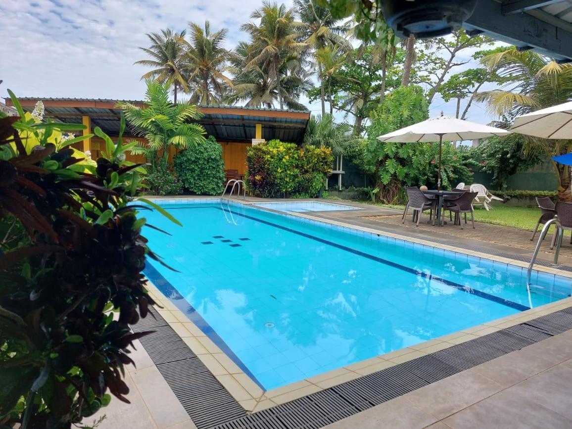 Ranveli Beach Hotel Dehiwala-Mount Lavinia Zewnętrze zdjęcie